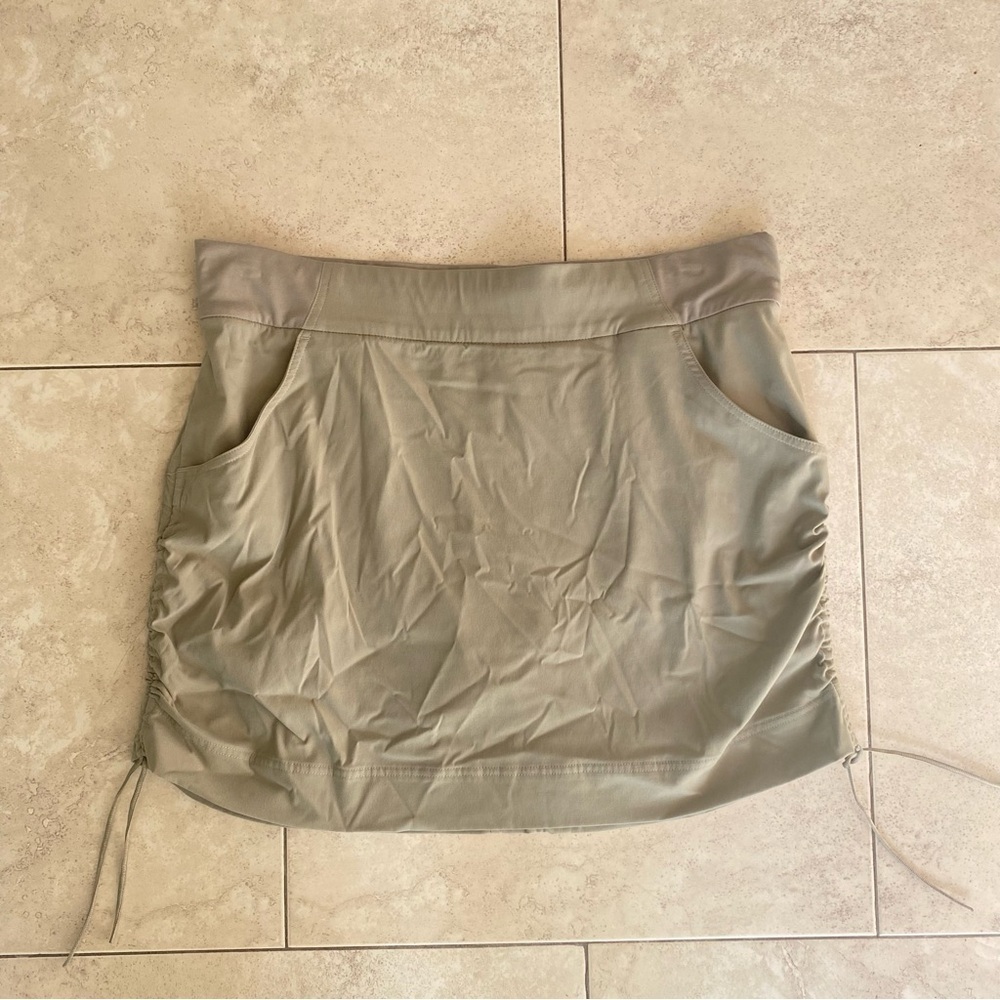 Columbia Women's tan Mini Skort‎